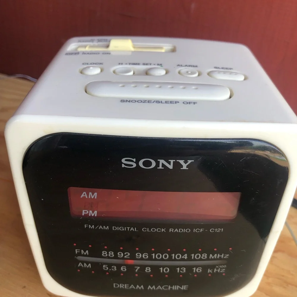 Sony White  and Black FM/AM Digital Clock Radio